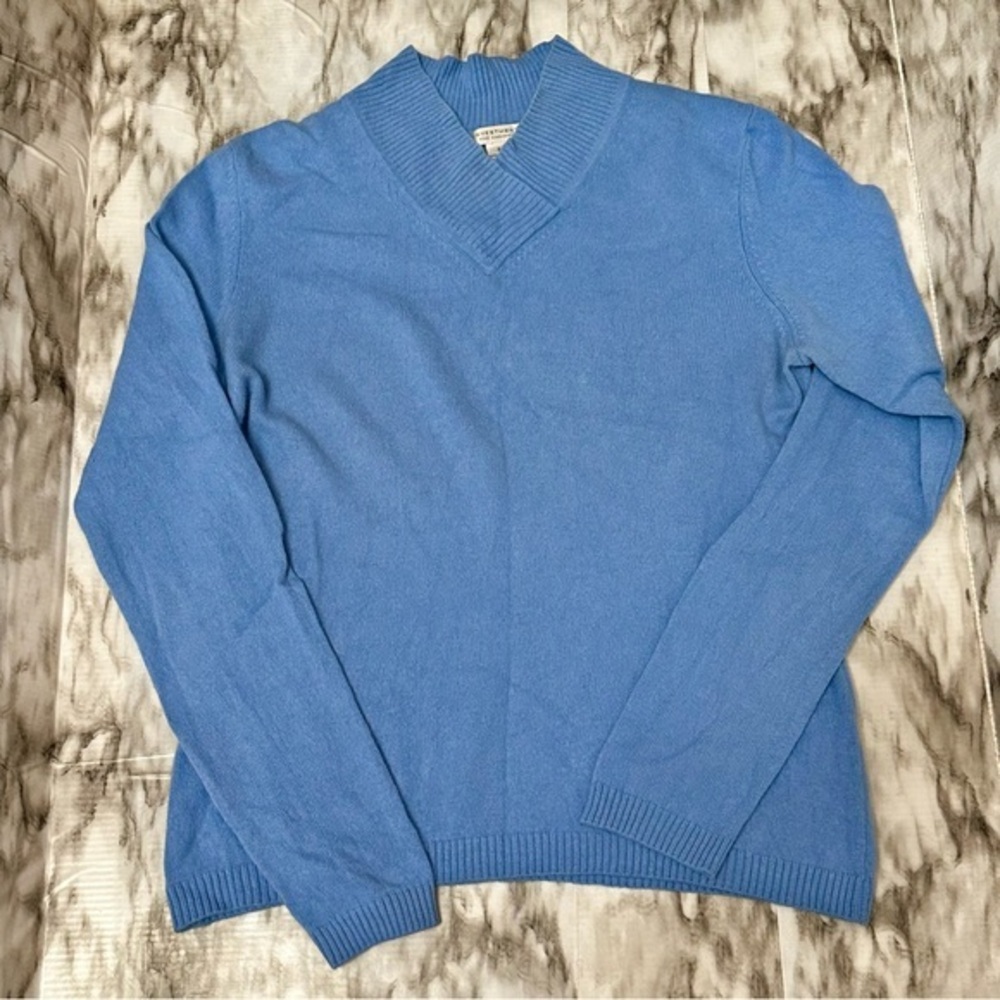 Investments V-Neck Cashmere Sweater Sky Blue Fall Winter Cozy Soft Great Layers